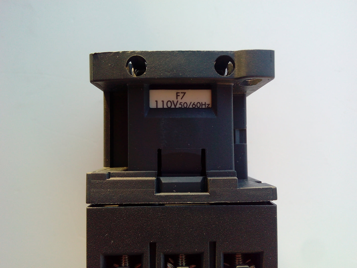 CONTACTOR 0667 25A TRIFASICO LC1D09F7 BOBINA 110V SCHNEIDER