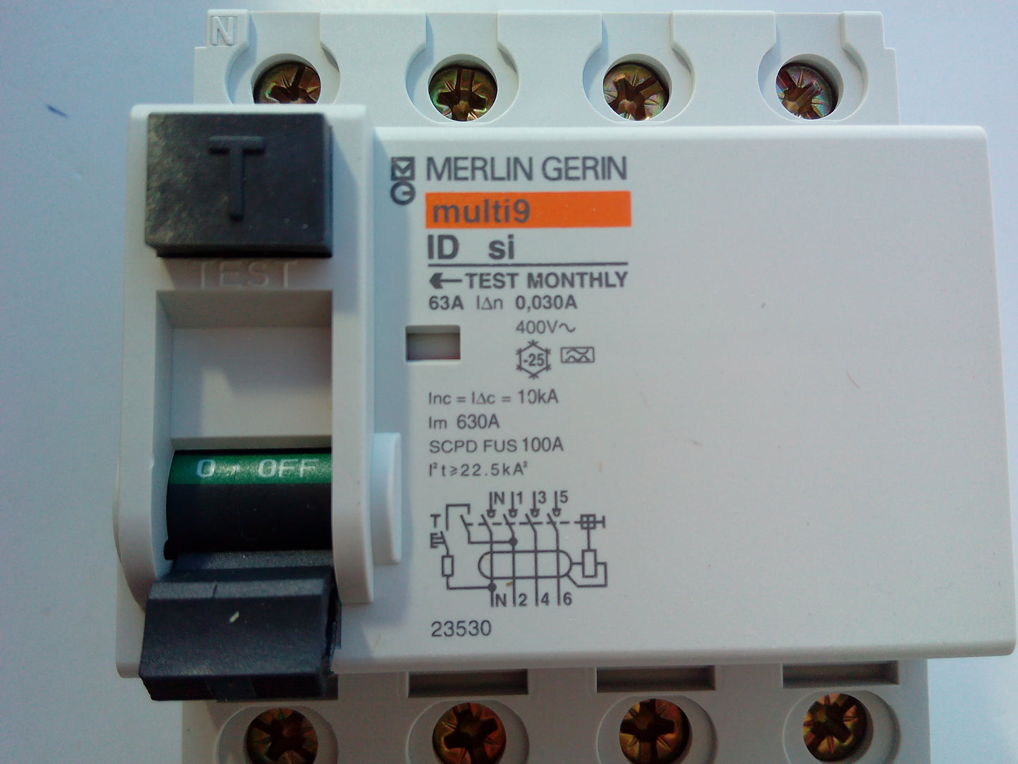 DIFERENCIAL SUPERINMUNIZADO 63A/30MA/0.03A/ 4P 10ka 23530 MERLÍN GERIN