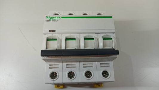 C32A/4P IGA MAGNETOTERMICO SCHNEIDER