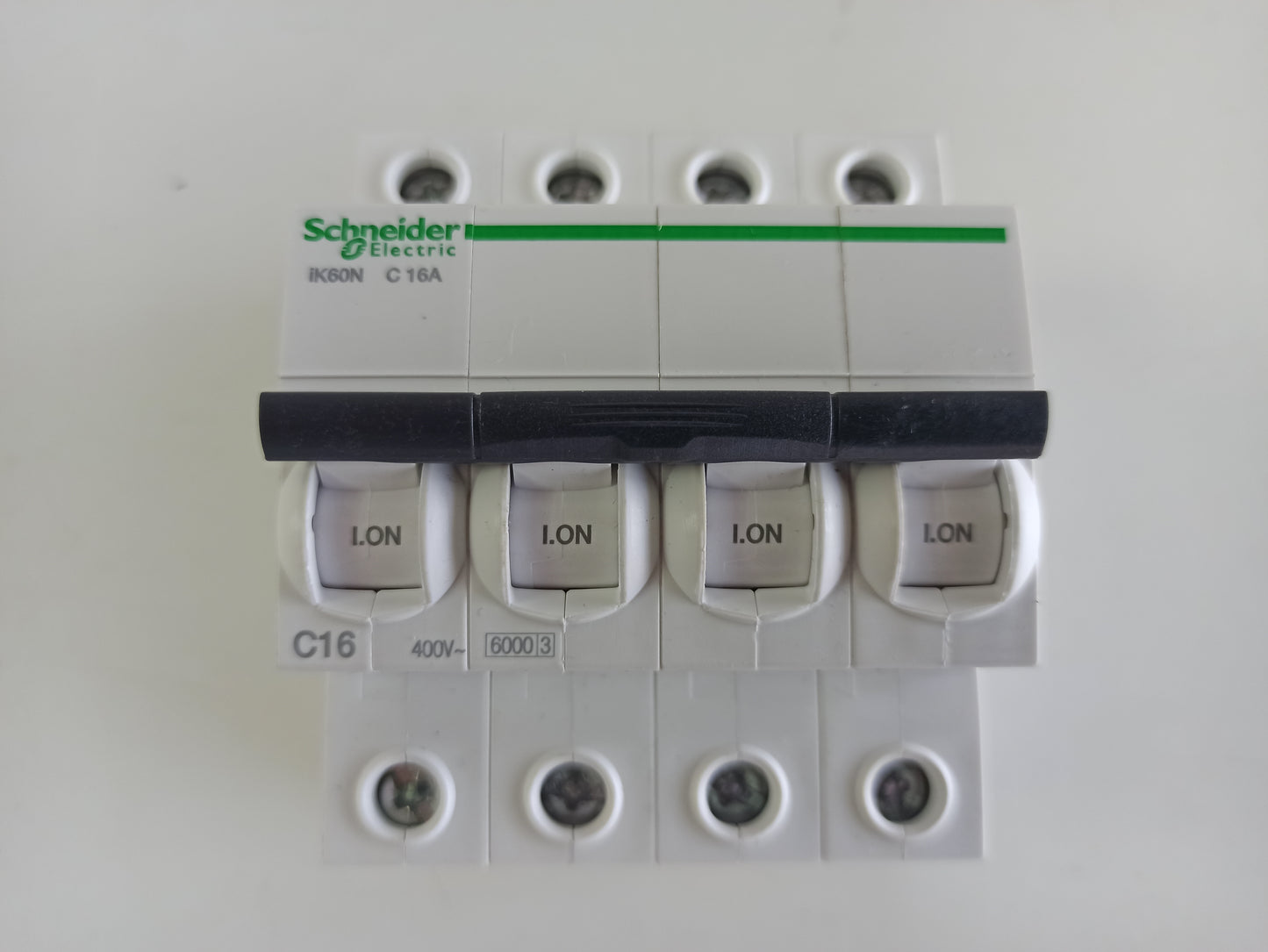 C16A/4P IGA ICP MAGNETOTERMICO SCHNEIDER