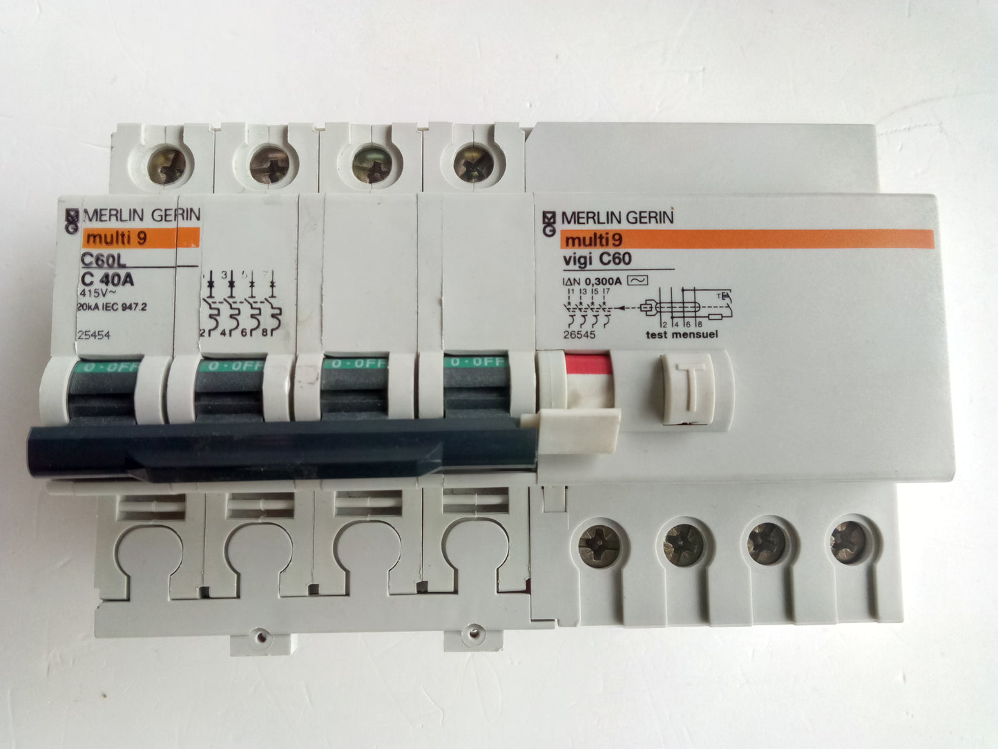 VIGI C40A/0.3A/300MA/4P MAGNETOTÉRMICO + DIFERENCIAL MERLIN GERIN